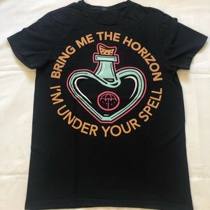 Being me the horizon T-shirt